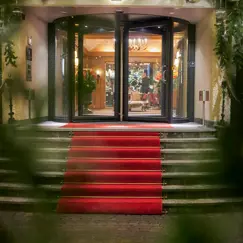 Gstaad Palace Luxury Hotel Switzerland Christmas Decorations Eingang Favourit 3